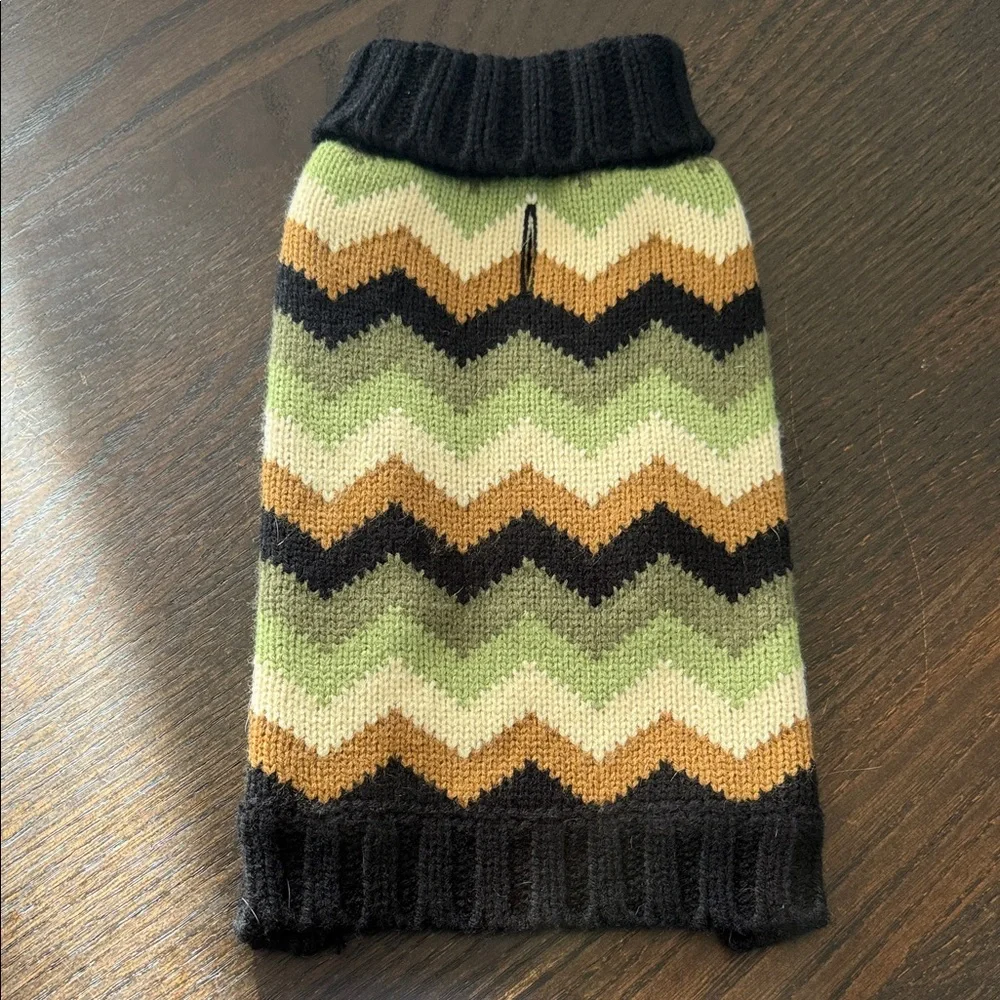 Really Nice Cable Knit and Chevron Dog Sweaters XS excellent quality